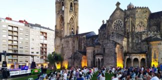 Touriñán trouxo o humor ó Carballiño