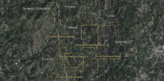 A asociación veciñal Alarma na Terra de Montes e o colectivo Sos Suído-Seixo en campaña de recollida de alegacións