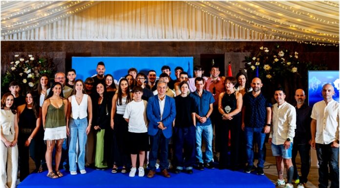 Luis Menor destaca o compromiso da Deputación co “talento deportivo” da provincia na entrega das 40 bolsas a deportistas individuais ourensáns