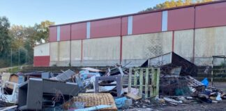 O BNG de Castrelo de Miño denuncia o uso do patio do colexio público como vertedoiro de lixo