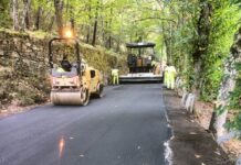A Área de Medio Rural do Carballiño levou a cabo o asfaltado da pista ao núcleo de San Fiz do Barón