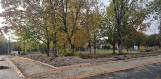 Os Concellos de Maside e O Carballiño levan a cabo o asfaltado e a construción de beirarrúas en Corzos