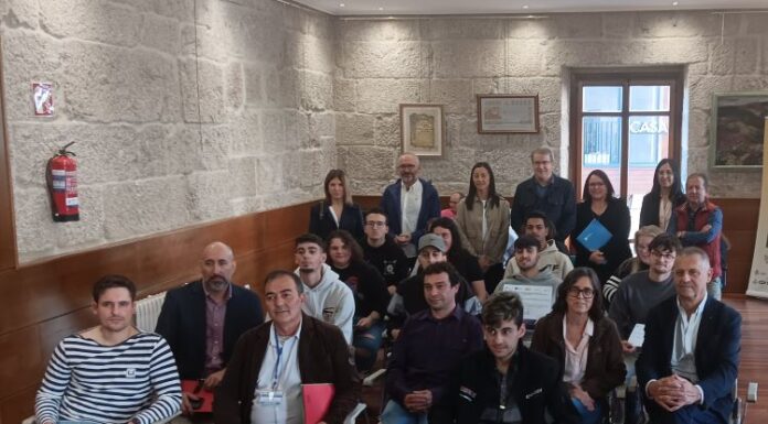 O alumnado do obradoiro xuvenil recibíu os seus diplomas tras realizar traballos no Carballiño, Maside e Boborás