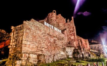 Unha participativa ‘Noite Meiga’ voltou a encher de maxia, espectáculo e moito medo as rúas e prazas de Ribadavia