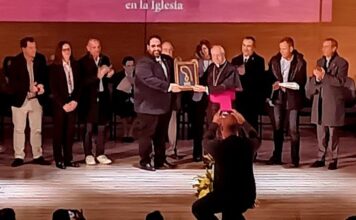 O sancristán de Mesego, Evaristo Castro, e a Confraría da Vera Cruz recibiron as medallas ‘Pro Ecclesia 2025’