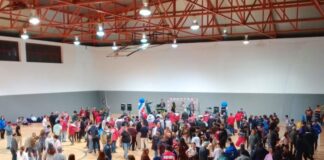 Os participantes no campionato nacional de fútbol sala de Special Olympics desfrutaron dunha festa no Paco Chao