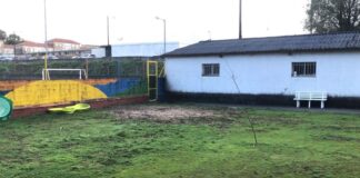 O Concello do Carballiño mellora a drenaxe do patio de infantil nas instalacións do CEIP Calvo Sotelo na Uceira