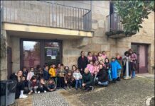 Os bolechas arrincaron notas musicais bailes e gargalladas no escenario de Sandiás coa “muller orquestra”