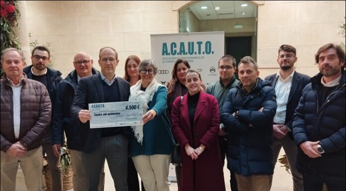 Acauto recada 4.500 euros para Cáritas nos salóns do automóbil