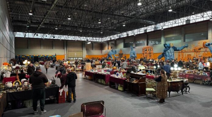 A 9ª edición da Feira Internacional de Antigüidades ‘Antiq Auria’ pechou en Expourense tras recibir a 3.000 visitantes