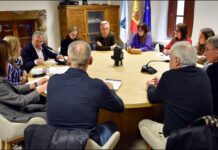 Menor reúnese cos alcaldes de Valdeorras para avanzar no desenvolvemento do Plan de Actuación Integrado, un obxectivo “moi ambicioso para mellorar a comarca”