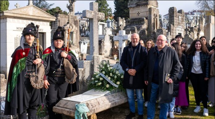A Deputación pon en valor o legado de Blanco Amor na tradicional ofrenda floral no cemiterio de San Francisco