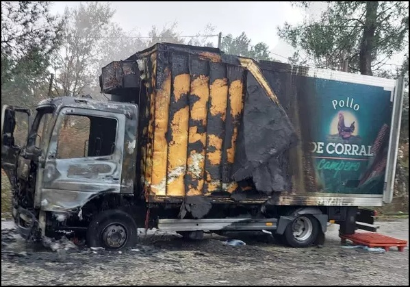 camion coren calcinado