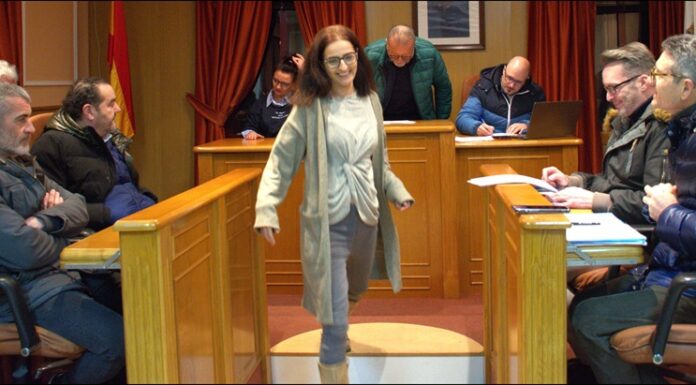 Noelia Currás toma posesión como concelleira e nova portavoz municipal do BNG no concello da Merca