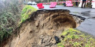 A estrada entre Abelenda e Faramontaos permanecerá cortada ata valorar os danos e as reparacións necesarias