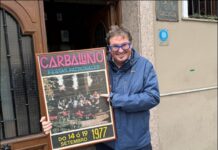 O carballiñés Xoán González recibiu o agarimo dos seus amigos da Casa de Galicia en Valladolid tras 40 anos desde que se iniciasen aquí as clases de gaita.