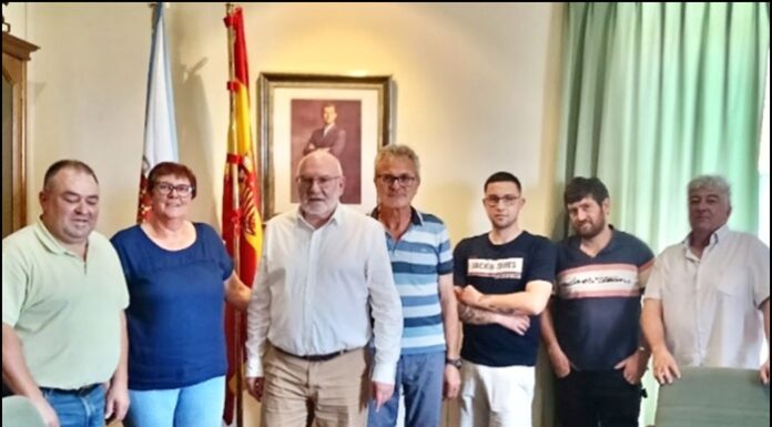 O equipo de goberno de Sandiás complétase ca toma de posesión do novo concelleiro Alejandro Portela no pleno municipal