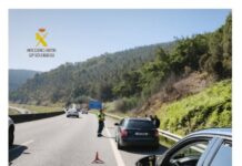 A Garda Civil interceptou un vehículo na A-52 que escapou dun control en Ribadavia e detivo aos seus ocupantes por posesión de drogas