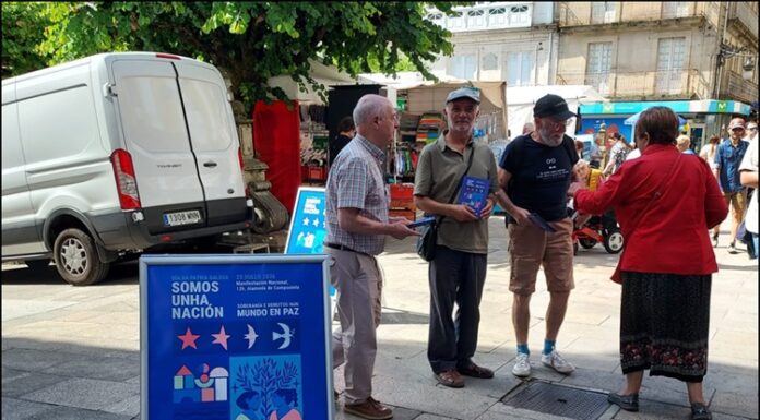 O BNG do Carballiño instala un posto na praza Maior para promocionar a manifestación do 25 de xullo