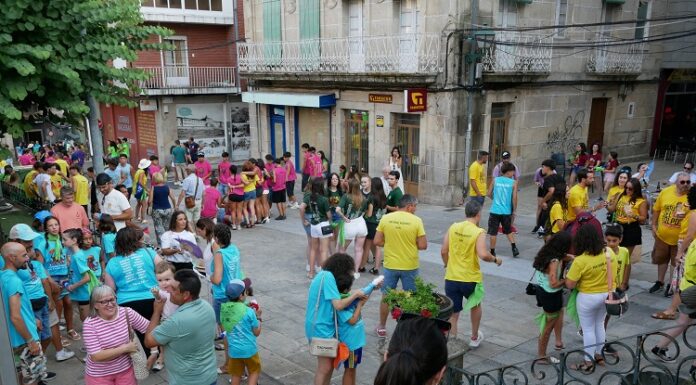 Un total de 2.000 persoas de 90 peñas lucirán mañá os seus deseños no concurso de camisetas da Festa do Pulpo