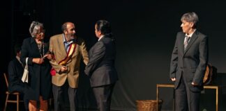 O grupo Catro Gatos representa “Encrobas” este domingo no Auditorio do Carballiño
